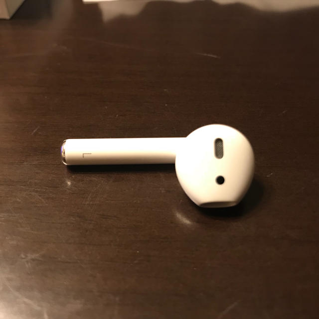 Apple(アップル)のApple AirPods 正規品 左耳のみ スマホ/家電/カメラのオーディオ機器(ヘッドフォン/イヤフォン)の商品写真