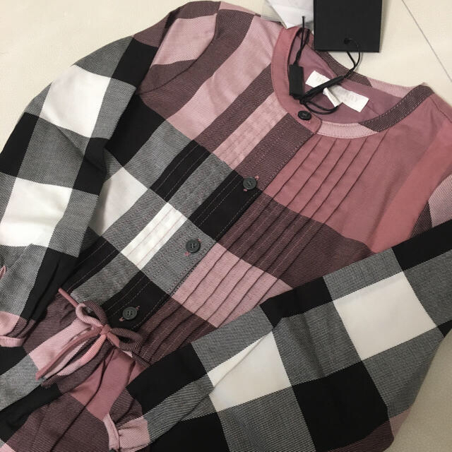 BURBERRY(バーバリー)の【 りー様ご専用です 】バーバリー ワンピース 4y 新品 キッズ/ベビー/マタニティのキッズ服女の子用(90cm~)(ワンピース)の商品写真