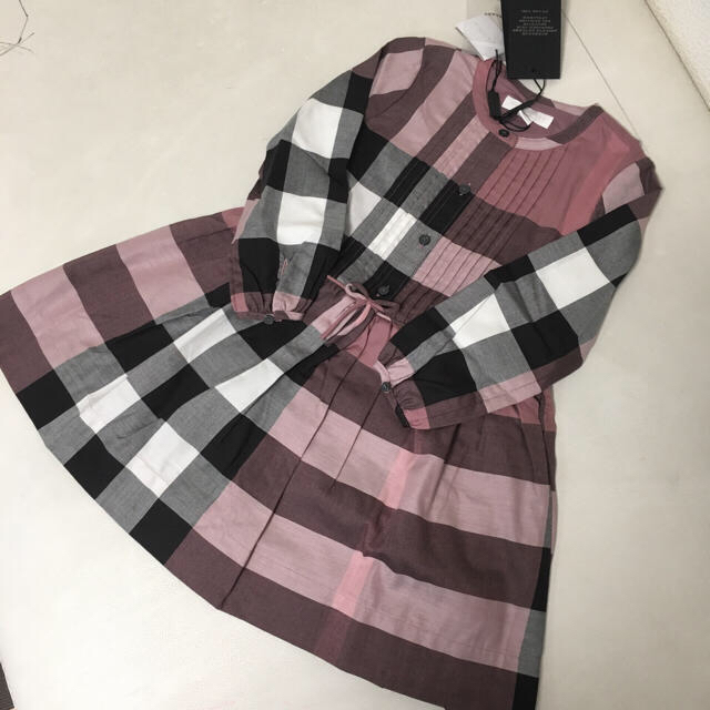 BURBERRY(バーバリー)の【 りー様ご専用です 】バーバリー ワンピース 4y 新品 キッズ/ベビー/マタニティのキッズ服女の子用(90cm~)(ワンピース)の商品写真