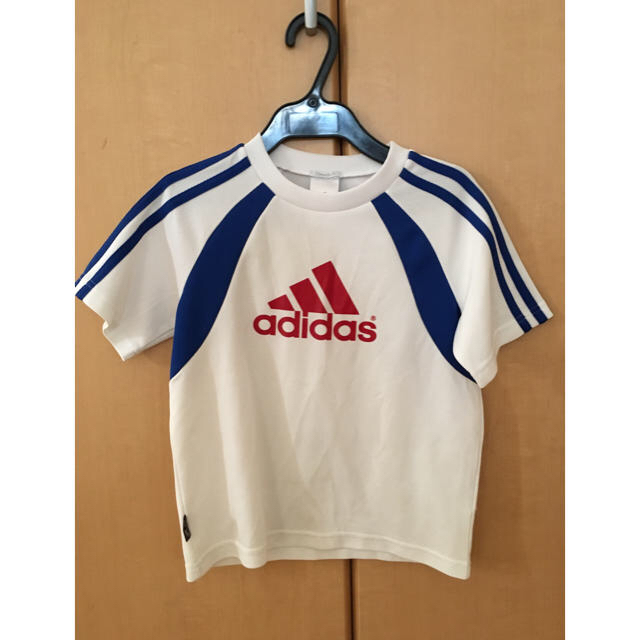 adidas(アディダス)のアディダス Tシャツ キッズ/ベビー/マタニティのキッズ服男の子用(90cm~)(Tシャツ/カットソー)の商品写真