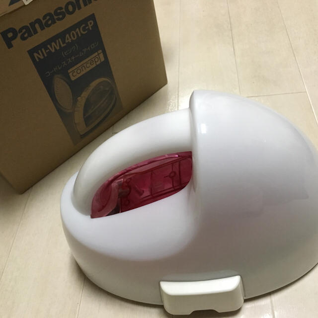 Panasonic(パナソニック)のPanasonic コードレススチームアイロン NI-WL401 スマホ/家電/カメラの生活家電(アイロン)の商品写真