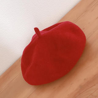 赤いベレー帽(ハンチング/ベレー帽)