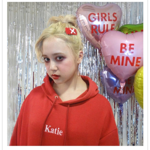 Katie(ケイティー)のKatie NEW SCHOOL big hood Red レディースのトップス(パーカー)の商品写真