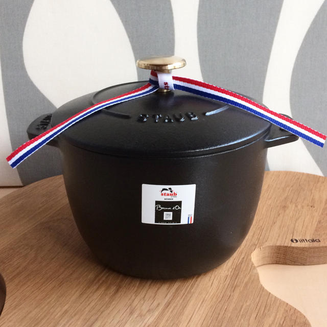 新品 STAUB ラ・ココットde GOHAN M ブラック 国内正規生涯保証付-