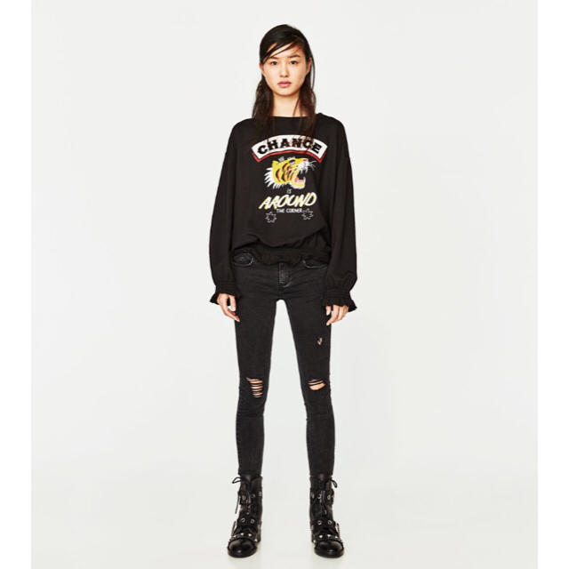 ZARA(ザラ)のZARA  ダメージ  スキニー  デニムパンツ   ブラック  サイズ34 レディースのパンツ(スキニーパンツ)の商品写真