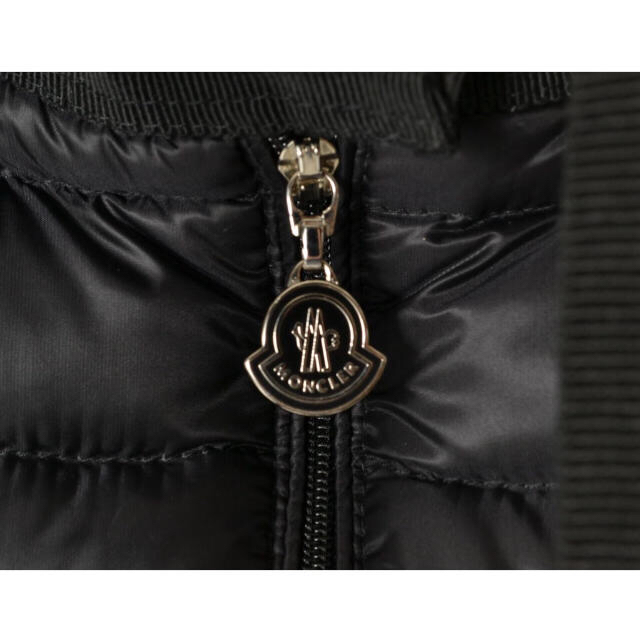 MONCLER(モンクレール)のMONCLER LUCILAダウンベスト  ブラック モンクレール レディースのジャケット/アウター(ダウンベスト)の商品写真