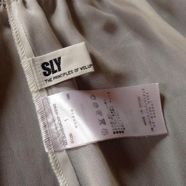 SLY(スライ)のmai様専用 SLY♡ペプラム♡ブラウス レディースのトップス(シャツ/ブラウス(半袖/袖なし))の商品写真