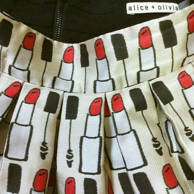 Alice+Olivia(アリスアンドオリビア)のAlice+olivia♥リップ柄スカート レディースのスカート(ミニスカート)の商品写真