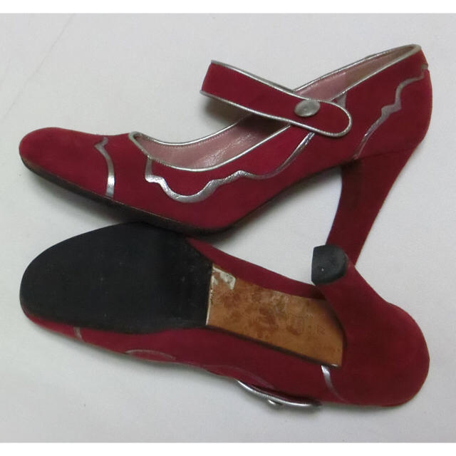 Marni(マルニ)のMARNIマルニ　赤ワインスエードにシルバーのパイピングのパンプス37 レディースの靴/シューズ(ハイヒール/パンプス)の商品写真