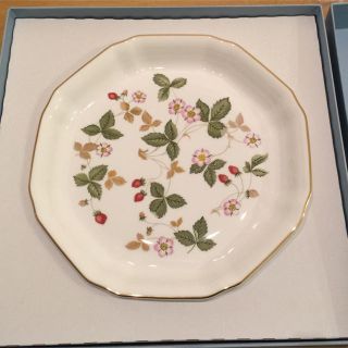 ウェッジウッド(WEDGWOOD)の【新品未使用 箱入り】Wedgewood プレート25cm(食器)