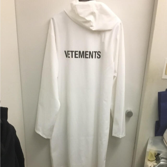 Balenciaga(バレンシアガ)のVETEMENTS レインコート ホワイト メンズのファッション小物(レインコート)の商品写真