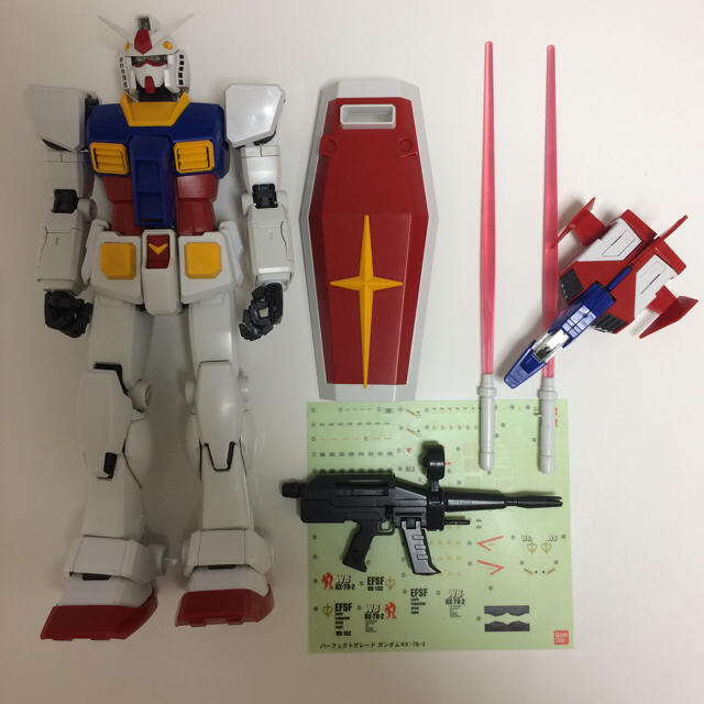 BANDAI(バンダイ)の【はるすけ様商談中】ガンダム パーフェクトグレード エンタメ/ホビーのおもちゃ/ぬいぐるみ(プラモデル)の商品写真