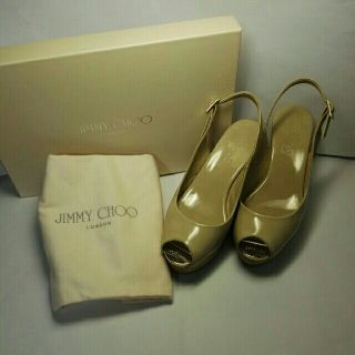 ジミーチュウ(JIMMY CHOO)のjasmine様専用JIMMY CHOO エナメルベージュヌーディーサンダル(サンダル)