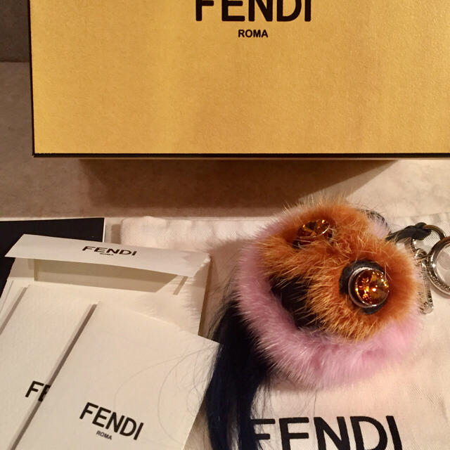 FENDI(フェンディ)の美品 FENDI フェンディ モンスター チャーム 2016 ミンク 革 ハンドメイドのファッション小物(バッグチャーム)の商品写真