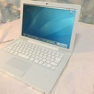 マック(Mac (Apple))のMacbook  白 ホワイト ノートパソコン パソコン(ノートPC)