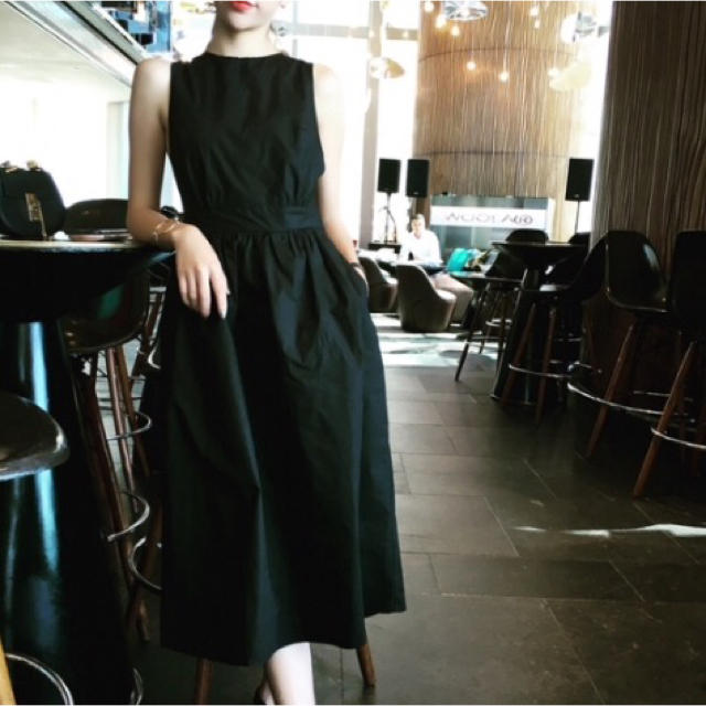 ZARA(ザラ)のbirthdaybash ミディブラックドレス レディースのスカート(ひざ丈スカート)の商品写真