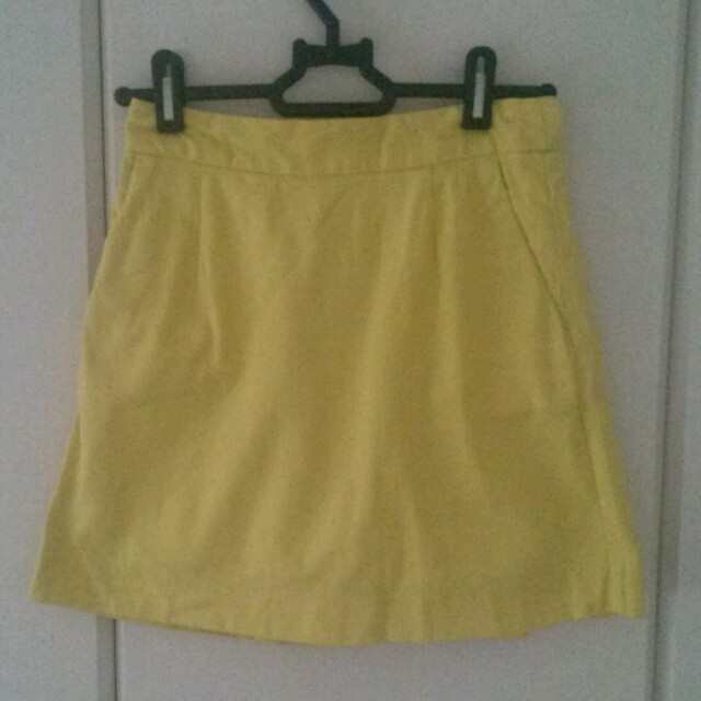 who's who Chico(フーズフーチコ)のchico 黄色いタイトスカート レディースのスカート(ミニスカート)の商品写真