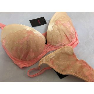 ラヴィジュール(Ravijour)の【新品】ラヴィジュール💋ブラ&TバックE70-75(ブラ&ショーツセット)