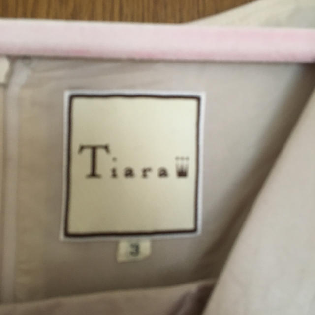 tiara(ティアラ)のティアラ ワンピース レディースのワンピース(ひざ丈ワンピース)の商品写真