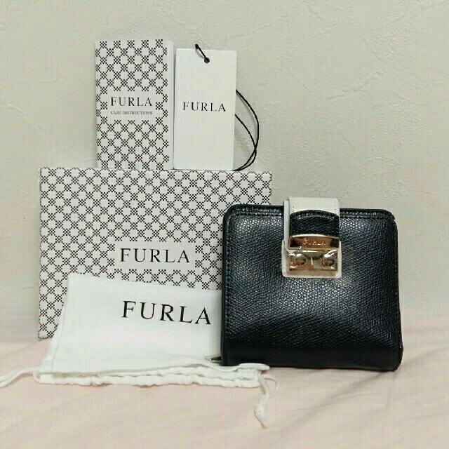 Furla(フルラ)の[Chiko様お取り置き] 新品 フルラ メトロポリス 財布 白黒 レディースのファッション小物(財布)の商品写真