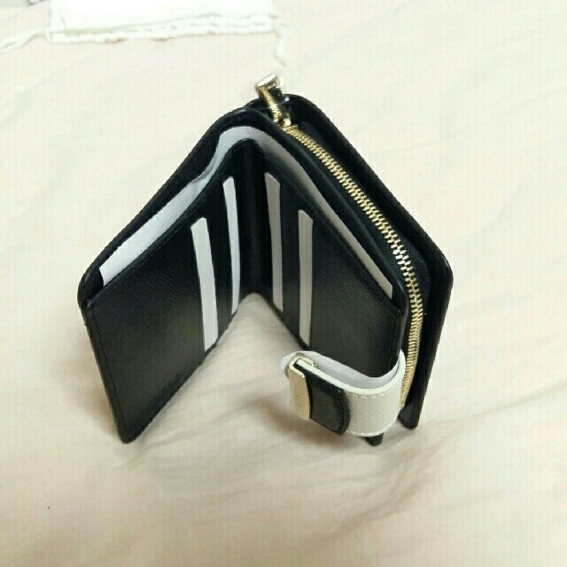 Furla(フルラ)の[Chiko様お取り置き] 新品 フルラ メトロポリス 財布 白黒 レディースのファッション小物(財布)の商品写真