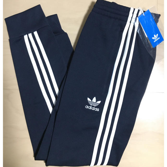 adidas(アディダス)の 早い者勝ち!送料込!L!【 adicolor】オリジナルストラックトップパンツ メンズのパンツ(その他)の商品写真