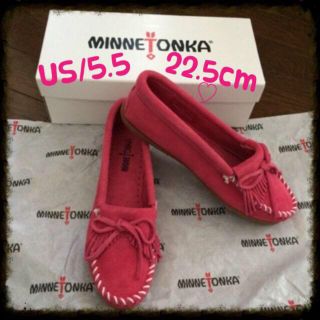 ミネトンカ(Minnetonka)の値下げ♡ミネトンカ♡ピンク22.5cm(ローファー/革靴)