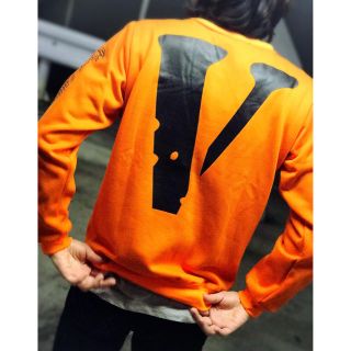 オフホワイト(OFF-WHITE)の即完売商品! Vlone×off white トレーナー スウェット パーカー (スウェット)