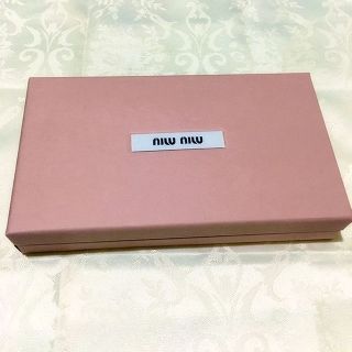 ミュウミュウ(miumiu)の※すみれ 様専用※【美品】ミュウミュウ 箱 【Miu Miu】(財布)