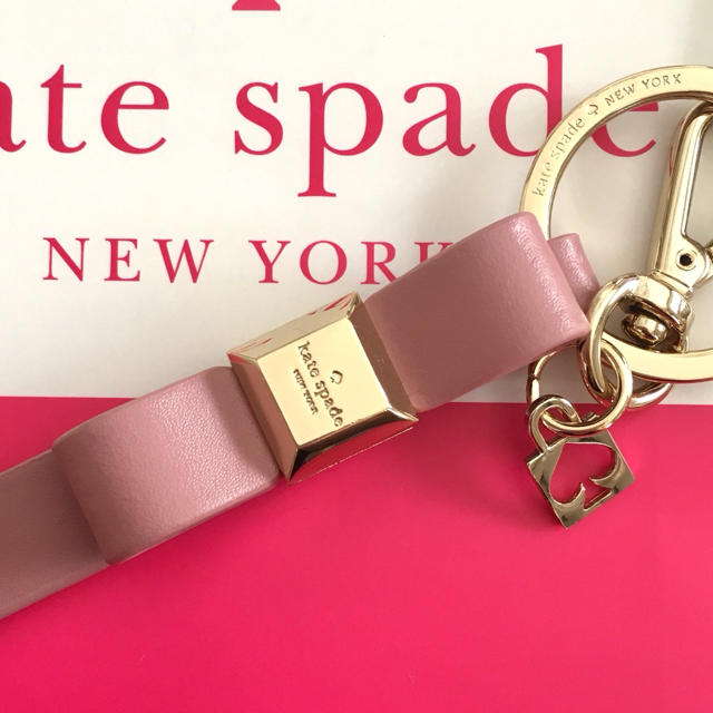 kate spade new york(ケイトスペードニューヨーク)の新品 ケイトスペード キーフォブ レディースのファッション小物(キーホルダー)の商品写真