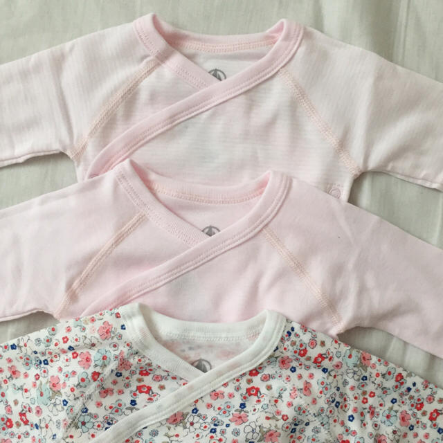 PETIT BATEAU(プチバトー)のsale☆6M プチバトー 長袖あわせボディ3枚組 ピンク やや訳あり キッズ/ベビー/マタニティのベビー服(~85cm)(肌着/下着)の商品写真