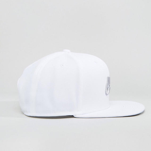 NIKE(ナイキ)の【新品】Nike（ナイキ） SBアイコンキャップ ホワイト 白 メンズの帽子(キャップ)の商品写真