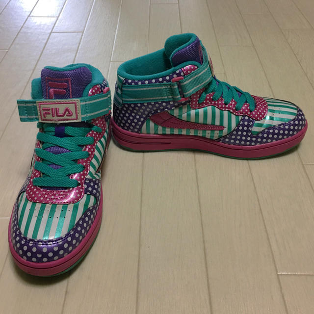 FILA(フィラ)のFILA フィラ 可愛いハイカットスニーカー 22センチ キッズ/ベビー/マタニティのキッズ靴/シューズ(15cm~)(スニーカー)の商品写真