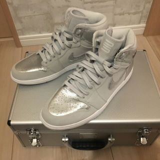 NIKE エアジョーダン1レトロ ハイSILVER 25周年アタッシュケース