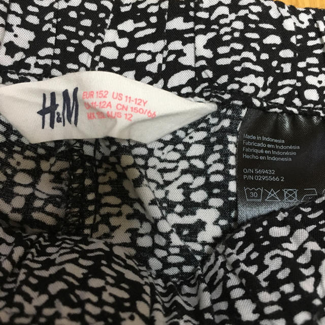 H&M(エイチアンドエム)のH&M クロップドパンツ 柄パンツ  レディースのパンツ(クロップドパンツ)の商品写真