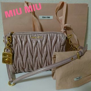 ミュウミュウ(miumiu)の美品☆ MIU MIU ショルダーバッグ(ハンドバッグ)