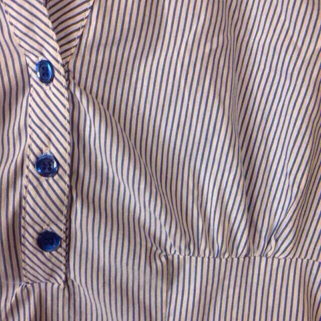 H&M(エイチアンドエム)のストライプシャツ(ブルー)♡最後値下げ レディースのトップス(シャツ/ブラウス(半袖/袖なし))の商品写真