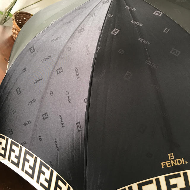 FENDI(フェンディ)の☂️FENDIレディース傘☂️ レディースのファッション小物(傘)の商品写真