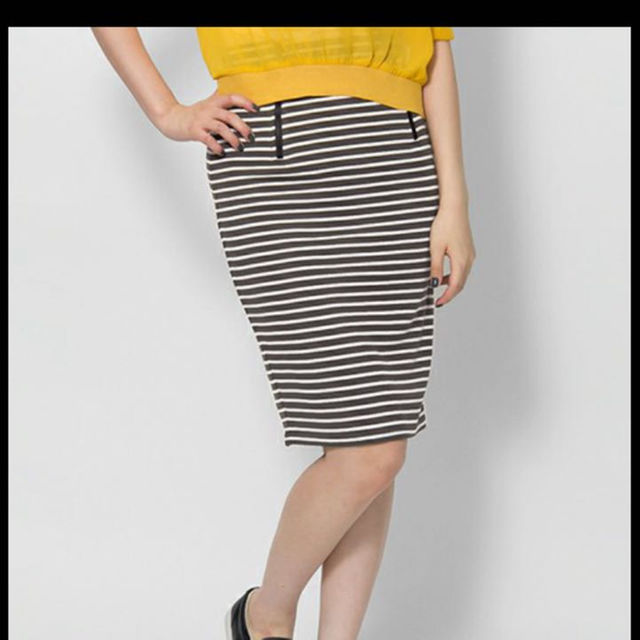 URBAN RESEARCH(アーバンリサーチ)の新品 URBAN RESEARCH  ZIPタイトスカート 4900円 レディースのスカート(ひざ丈スカート)の商品写真