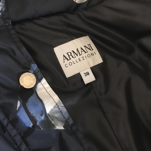 ARMANI COLLEZIONI(アルマーニ コレツィオーニ)の大幅お値下げ！アルマーニダウンベスト レディースのジャケット/アウター(ダウンベスト)の商品写真