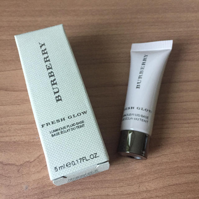 BURBERRY(バーバリー)のバーバリー フレッシュグロウルミナスフルイドベース 01 5ml コスメ/美容のキット/セット(サンプル/トライアルキット)の商品写真