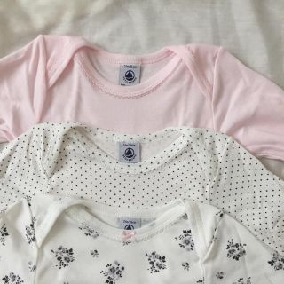 プチバトー(PETIT BATEAU)の新作☆プチバトー 12M ピコレースカラー&プリント長袖ボディ(肌着/下着)