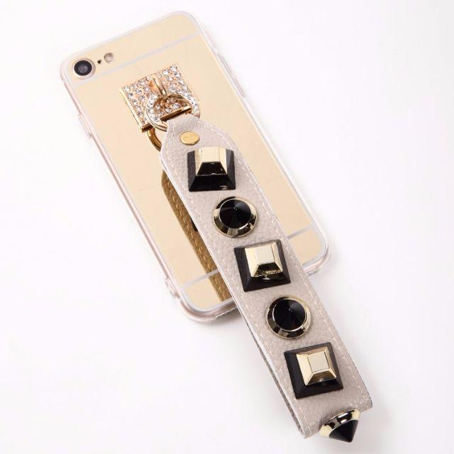 ゴールドミラー 個性的なキュービックスタッズストラップ iPhoneケース ハンドメイドのスマホケース/アクセサリー(スマホケース)の商品写真