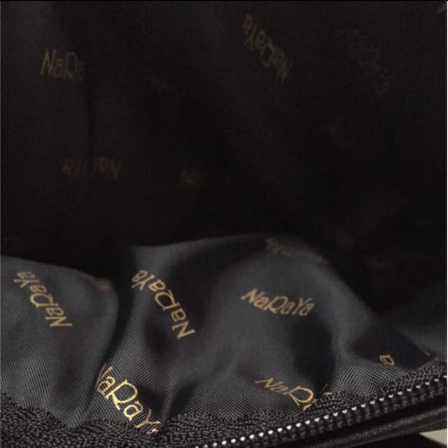NaRaYa(ナラヤ)の送料込 NaRaYa リボン付きポーチ 新品未使用品 黒 チェック コスメ レディースのバッグ(ボディバッグ/ウエストポーチ)の商品写真