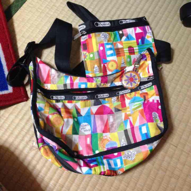 LeSportsac(レスポートサック)の限定レスポディズニーita small world 正規品カラフル レディースのバッグ(ショルダーバッグ)の商品写真