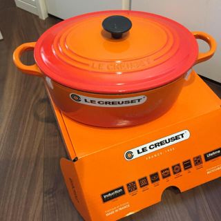 ルクルーゼ(LE CREUSET)の新品 ルクルーゼ ココット オーバル 25 オレンジ お鍋(鍋/フライパン)