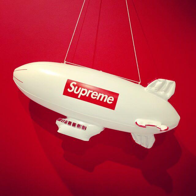 Supreme Inflatable Blimp  シュプリーム　バルーン　気球