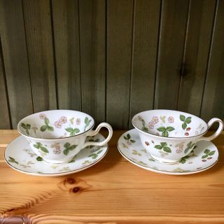 ウェッジウッド(WEDGWOOD)のWedgwood(ワイルドストロベリーカップ＆ソーサー2客&フォトスタンド(食器)