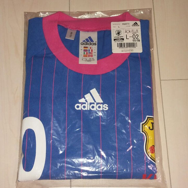 adidas(アディダス)の値下げ♥希少　新品　adidas　Tシャツ スポーツ/アウトドアのサッカー/フットサル(その他)の商品写真