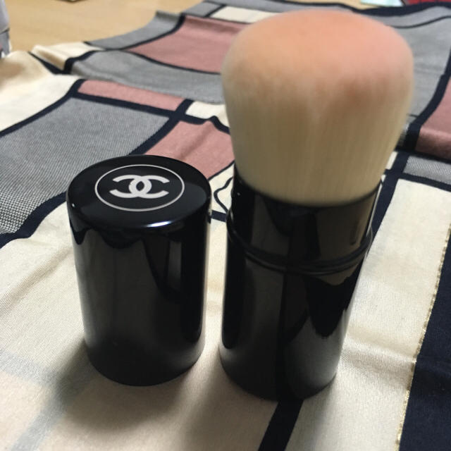 CHANEL(シャネル)のCHANEL フェイスブラシ 携帯用 コスメ/美容のコスメ/美容 その他(その他)の商品写真